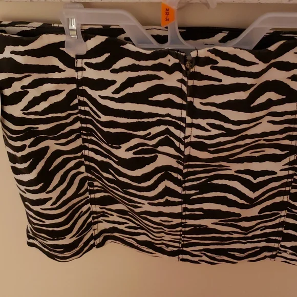 Zebra print Mini skirt - Picture 2 of 2